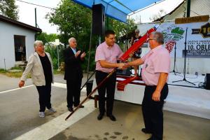 Mirna, 10 let DV Mirna, predaja prapora praporscaku Vilku Gracarju, foto PEP (8)